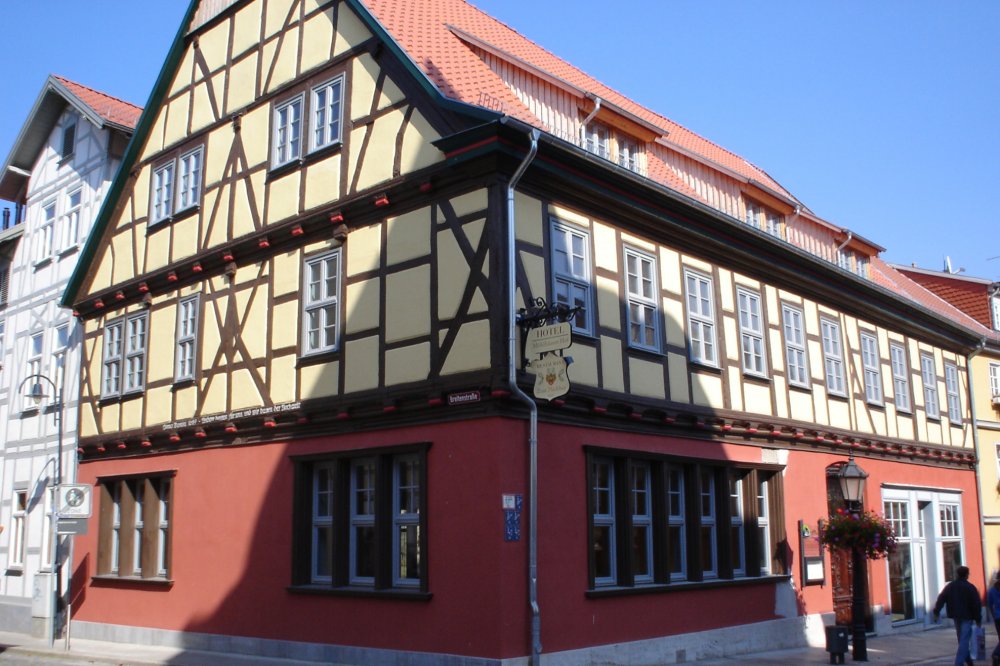 Historische Holzfenster im Altstadtdesign